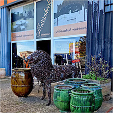 Marrakech Interieur by Fouad Chebli steht für Orientalische Mosaik-Tische, Eisenstühle, Lampen, kunstvolle Tierfiguren und jede Menge Interieur in Campos auf Mallorca.