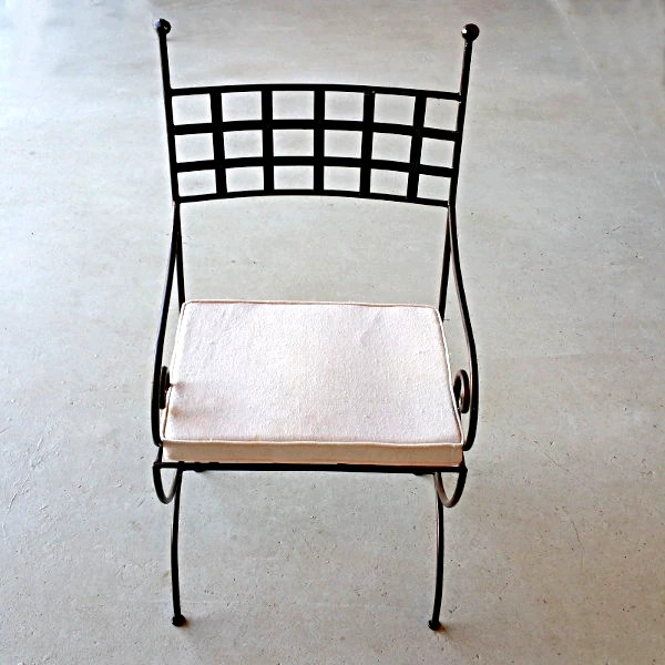 Marrakech Interieur by Fouad Chebli, Eisen-Stühle mit Armlehnen passend zu Mosaik-Tischen